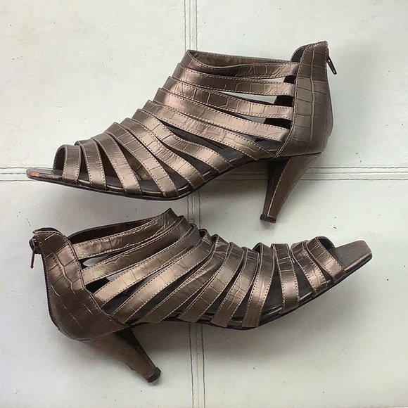 Pewter color Strapped sandals - Picture 2 of 15